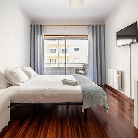 Apartamento Albano Belino, Ideal Para Familia E Grupos Брага